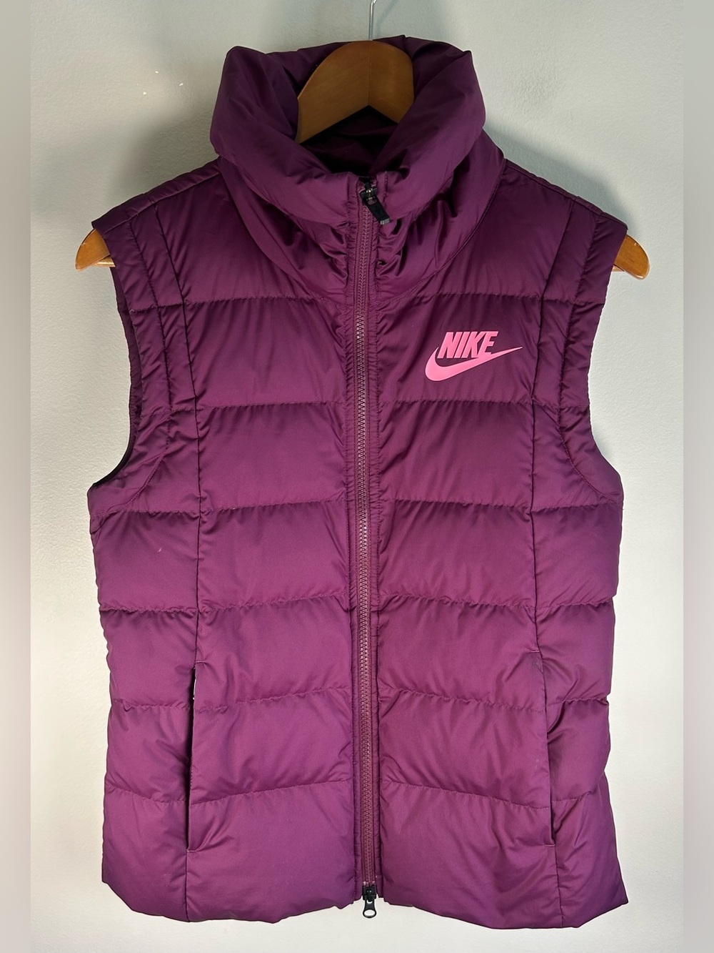 Nike Women’s Puffer Vest Sz S Down Fill Purple 854857-609 Insulated Sportswear